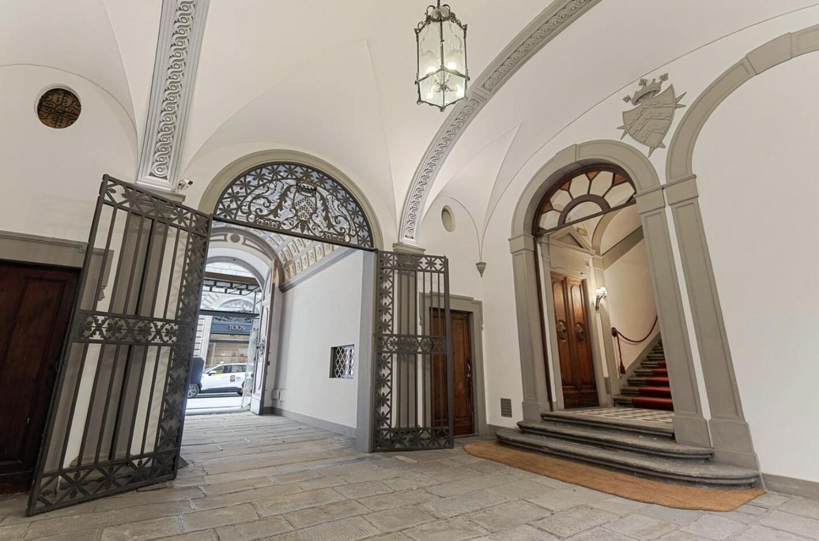Tornabuoni Living Apartment ฟลอเรนซ์ ภายนอก รูปภาพ